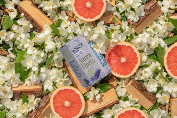 Aurea Floris profumo con elementi naturali